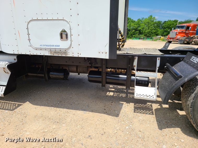 image for item K5895 2002 Kenworth T800  semi truck