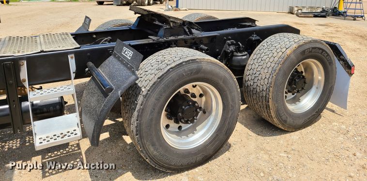 image for item K5895 2002 Kenworth T800  semi truck