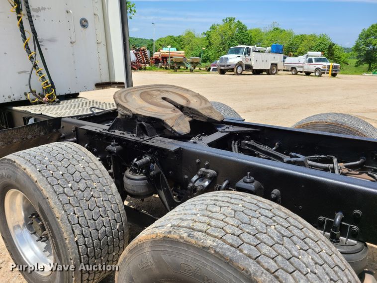 image for item K5895 2002 Kenworth T800  semi truck