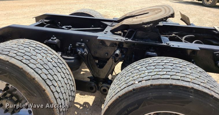 image for item K5895 2002 Kenworth T800  semi truck