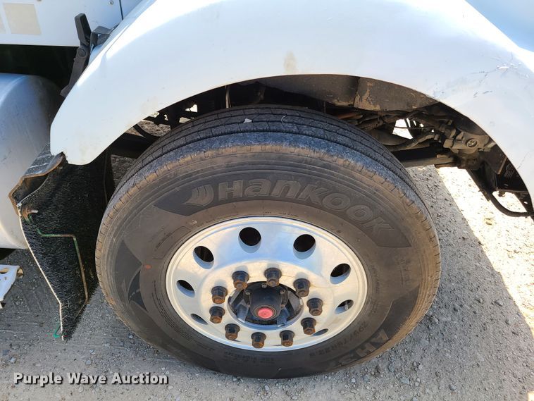 image for item K5895 2002 Kenworth T800  semi truck