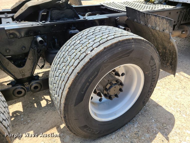 image for item K5895 2002 Kenworth T800  semi truck