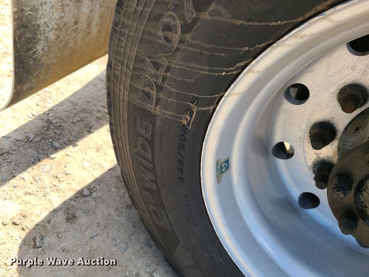 image for item K5895 2002 Kenworth T800  semi truck