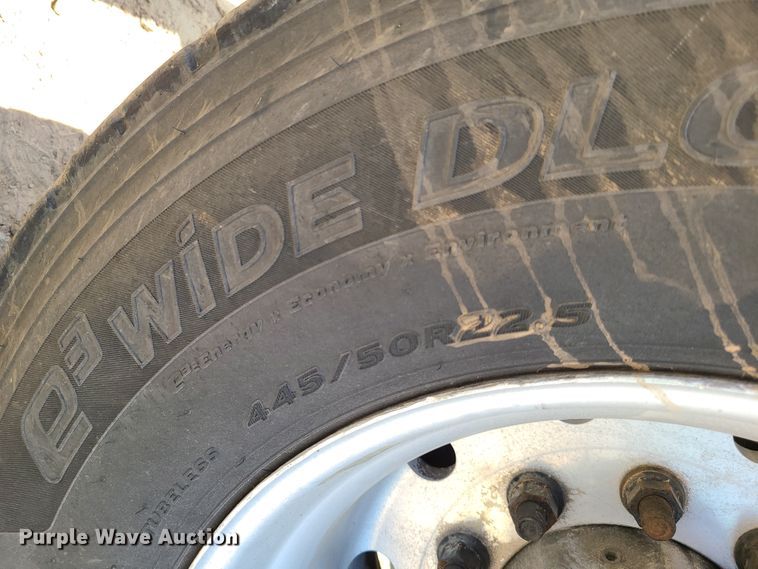 image for item K5895 2002 Kenworth T800  semi truck