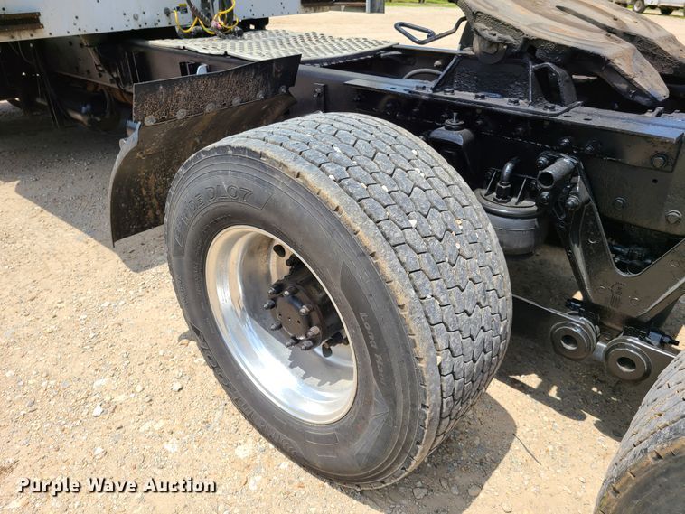 image for item K5895 2002 Kenworth T800  semi truck