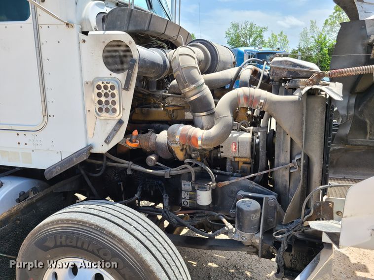 image for item K5895 2002 Kenworth T800  semi truck