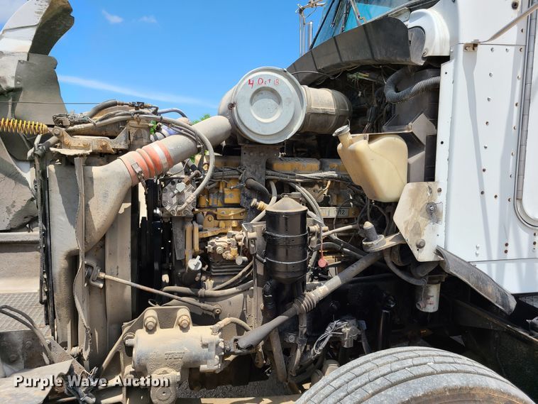 image for item K5895 2002 Kenworth T800  semi truck