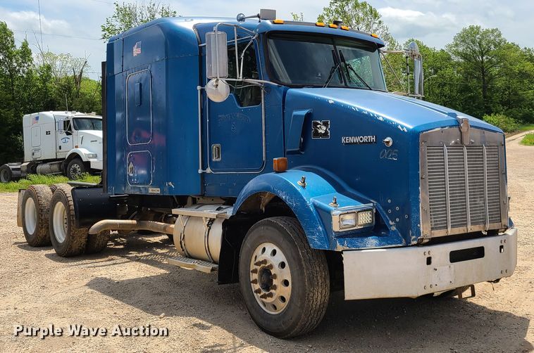 image for item K5896 2000 Kenworth T800  semi truck