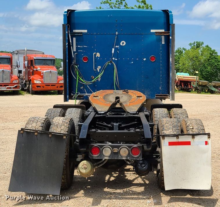 image for item K5896 2000 Kenworth T800  semi truck