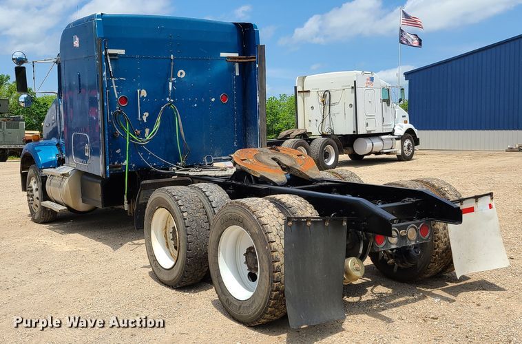 image for item K5896 2000 Kenworth T800  semi truck