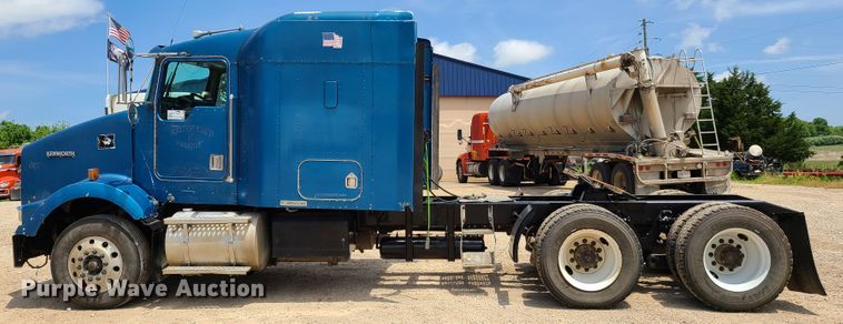 image for item K5896 2000 Kenworth T800  semi truck