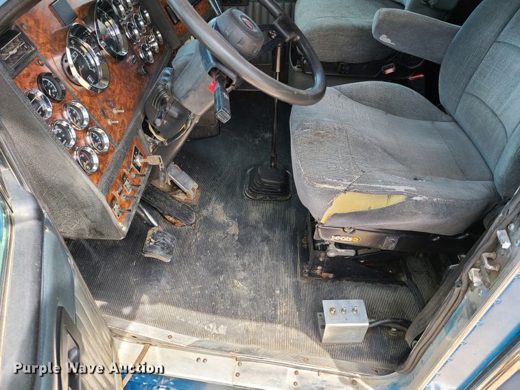 image for item K5896 2000 Kenworth T800  semi truck