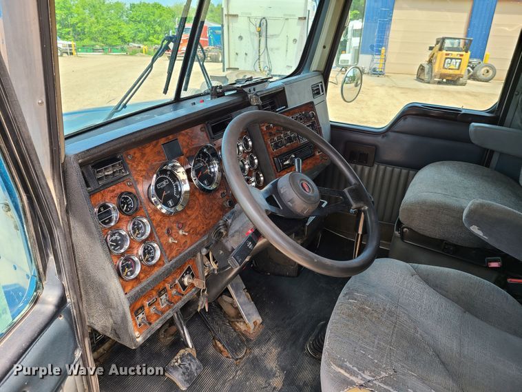 image for item K5896 2000 Kenworth T800  semi truck