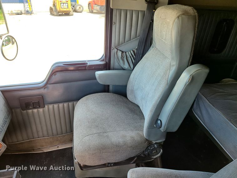 image for item K5896 2000 Kenworth T800  semi truck