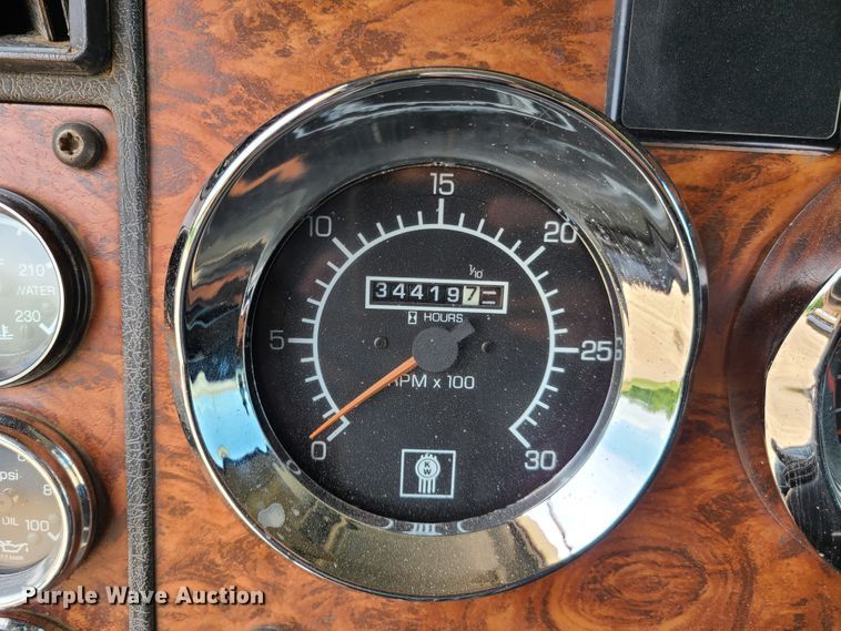 image for item K5896 2000 Kenworth T800  semi truck