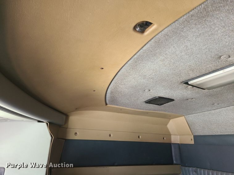 image for item K5896 2000 Kenworth T800  semi truck