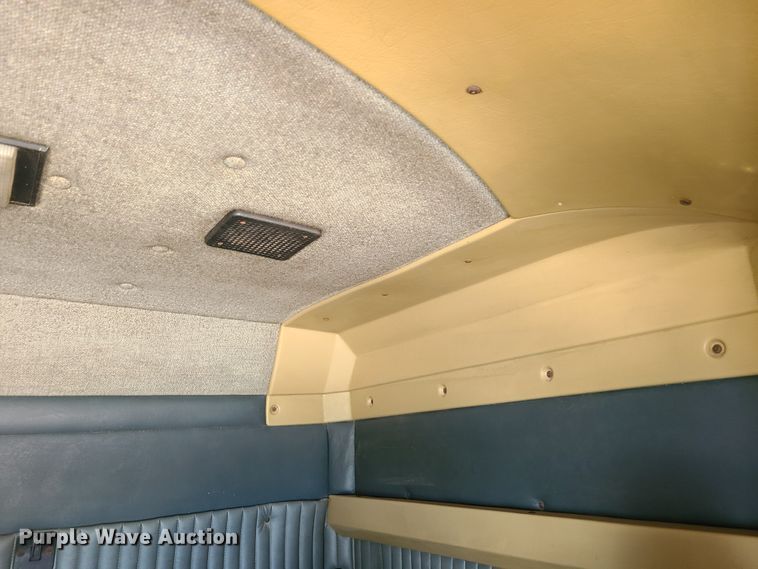 image for item K5896 2000 Kenworth T800  semi truck