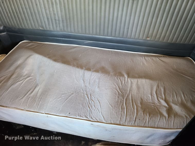 image for item K5896 2000 Kenworth T800  semi truck