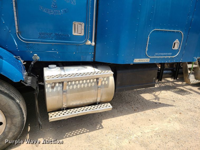 image for item K5896 2000 Kenworth T800  semi truck