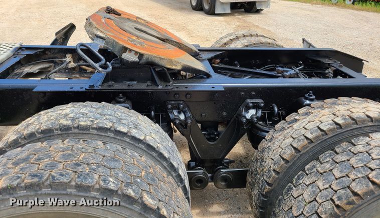 image for item K5896 2000 Kenworth T800  semi truck