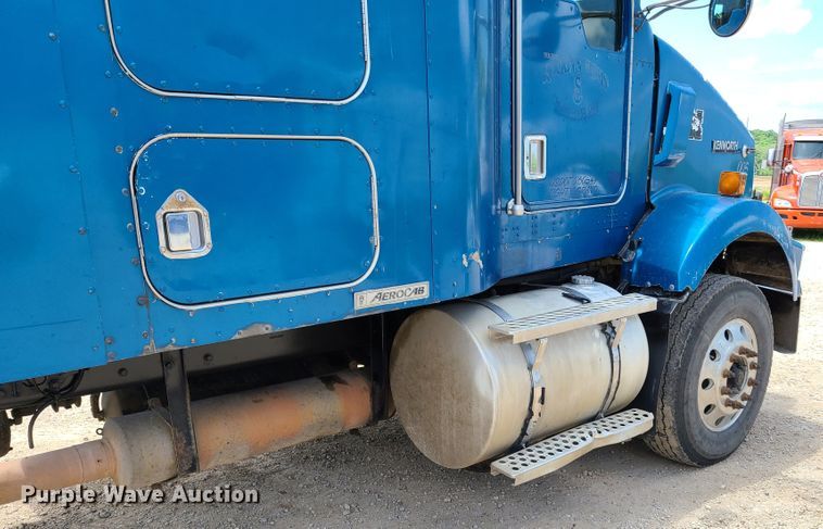 image for item K5896 2000 Kenworth T800  semi truck