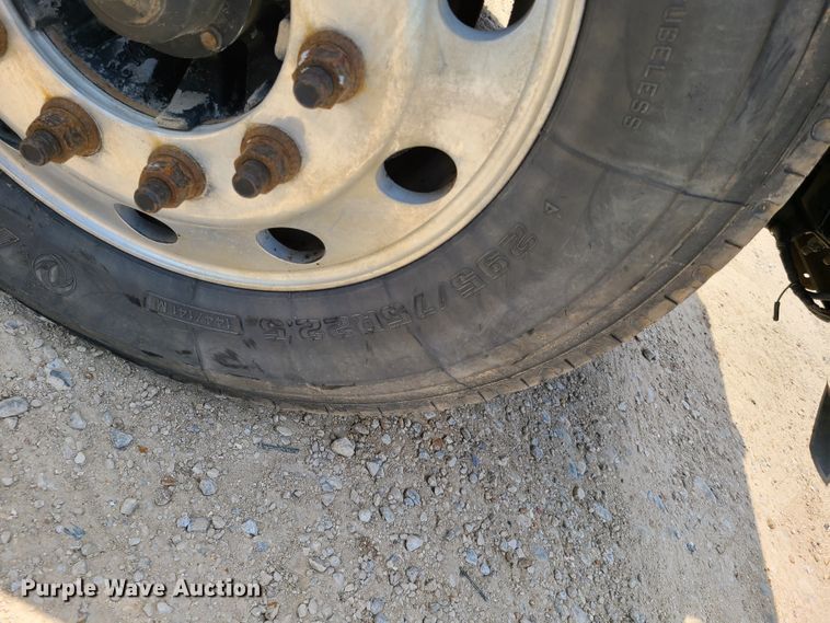 image for item K5896 2000 Kenworth T800  semi truck