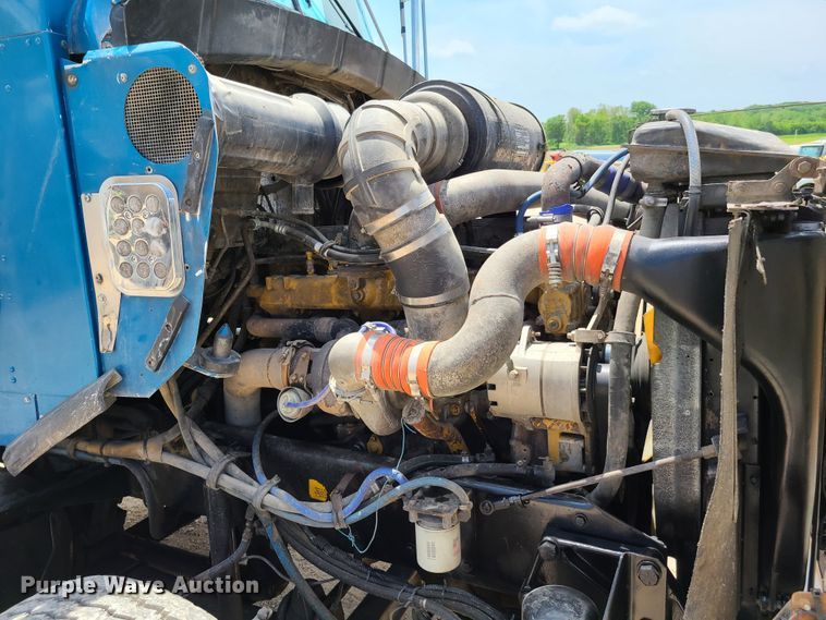 image for item K5896 2000 Kenworth T800  semi truck