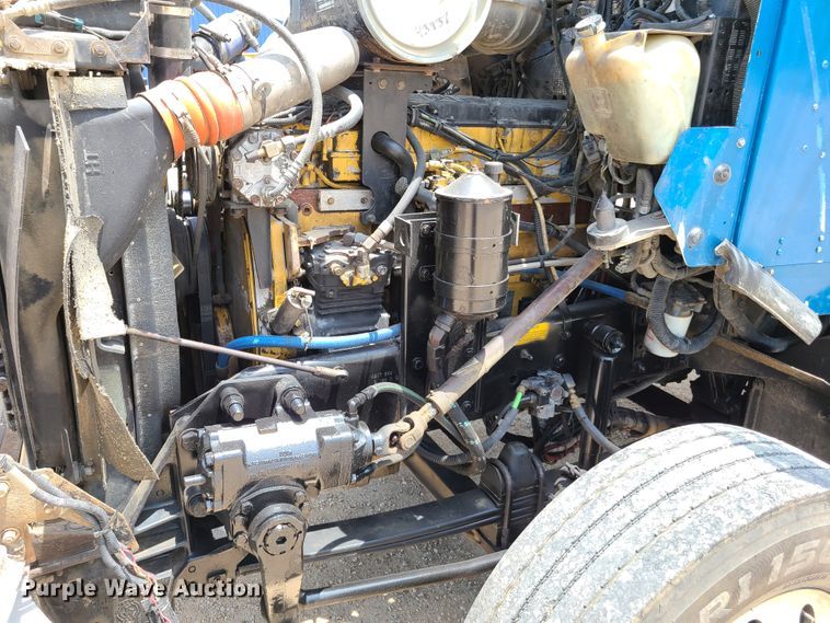 image for item K5896 2000 Kenworth T800  semi truck