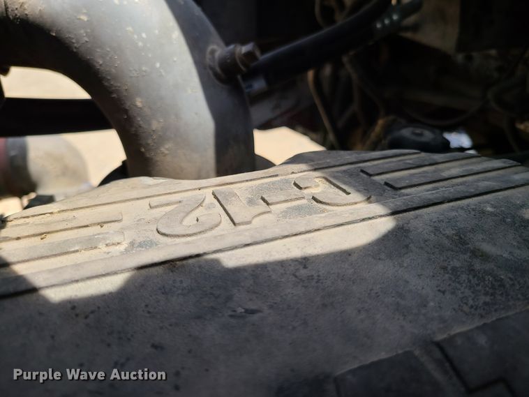 image for item K5896 2000 Kenworth T800  semi truck