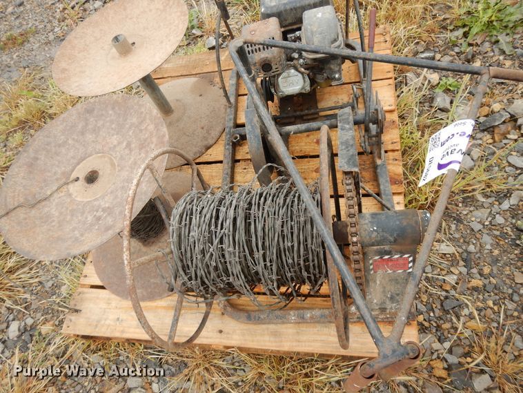 Ez Roll 2 wire roller in Pawhuska, OK Item DE5682 sold Purple Wave