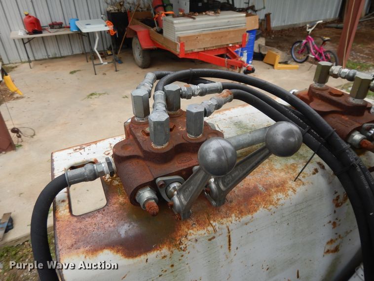 image for item DE5695 Ford 6600  tractor