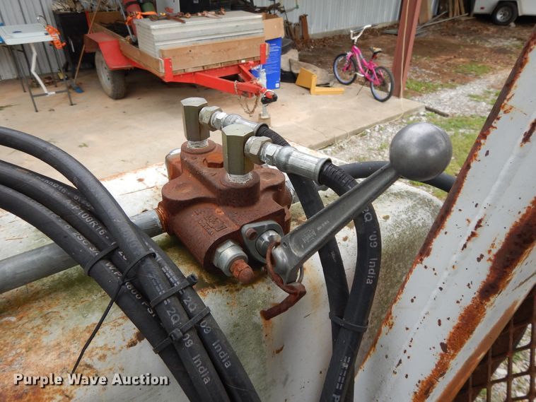 image for item DE5695 Ford 6600  tractor