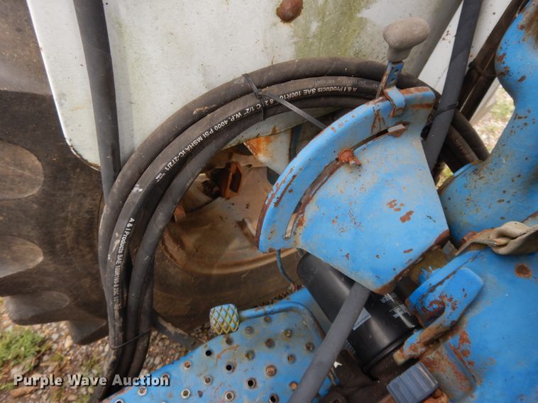 image for item DE5695 Ford 6600  tractor