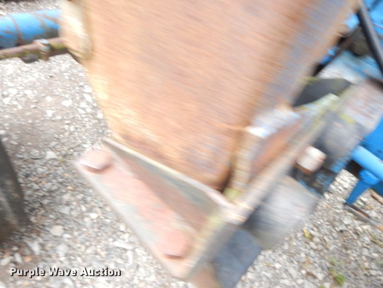 image for item DE5695 Ford 6600  tractor