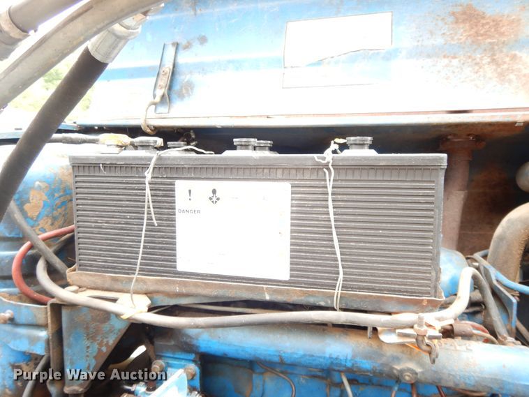 image for item DE5695 Ford 6600  tractor