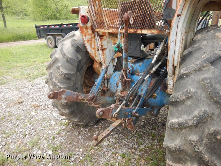 image for item DE5695 Ford 6600  tractor