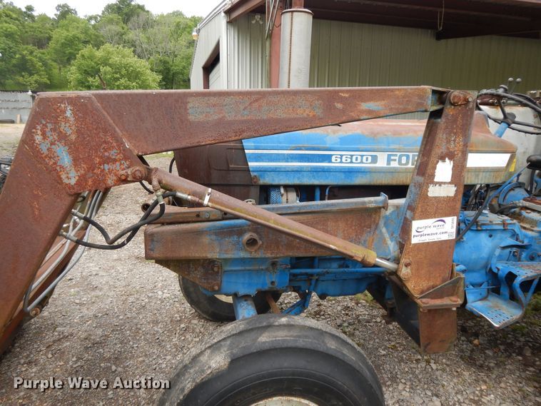 image for item DE5695 Ford 6600  tractor