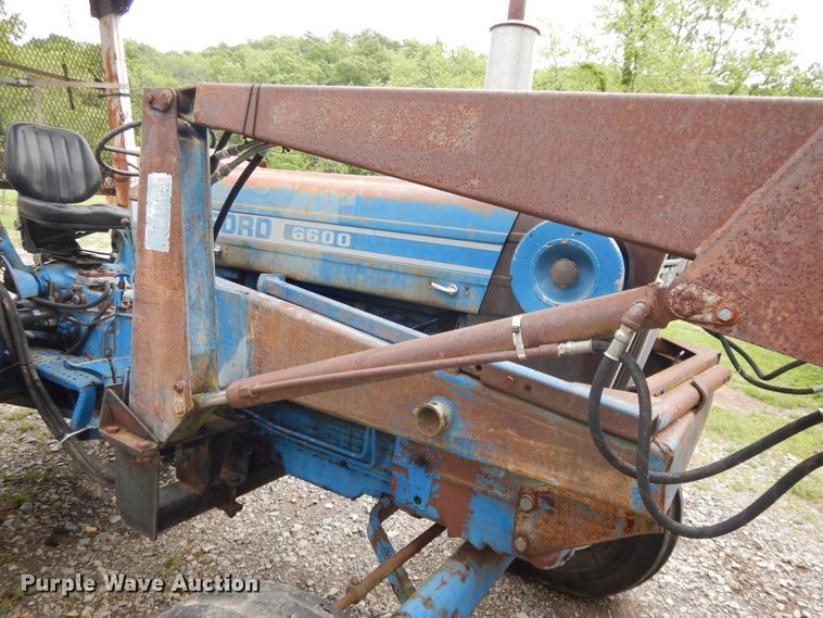 image for item DE5695 Ford 6600  tractor