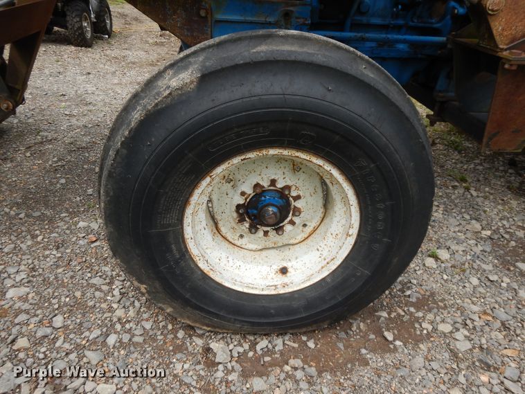image for item DE5695 Ford 6600  tractor