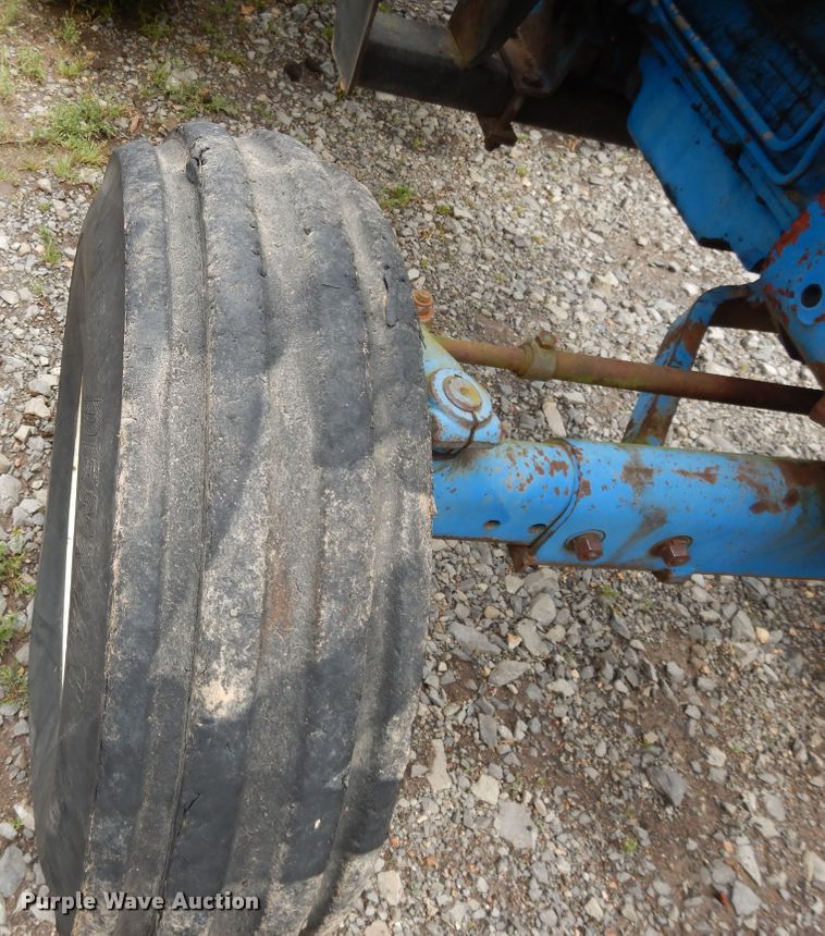 image for item DE5695 Ford 6600  tractor