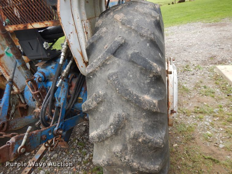 image for item DE5695 Ford 6600  tractor