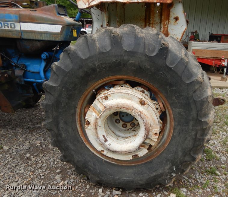 image for item DE5695 Ford 6600  tractor