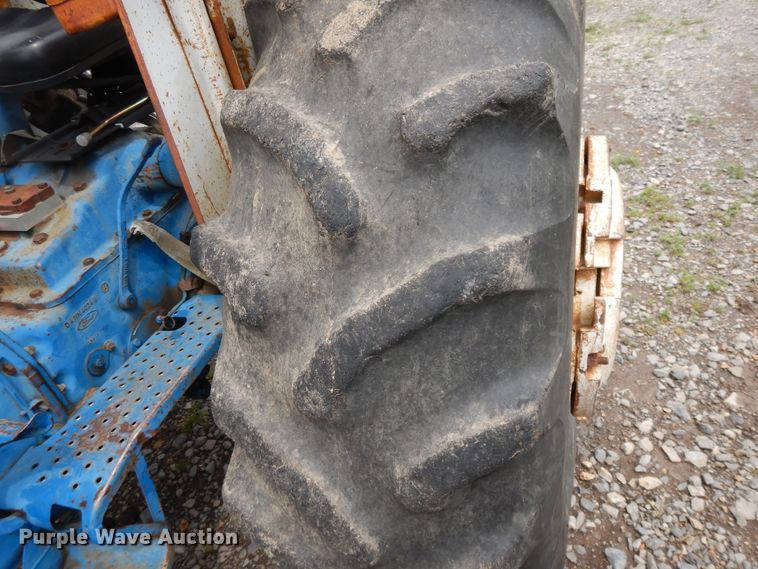 image for item DE5695 Ford 6600  tractor