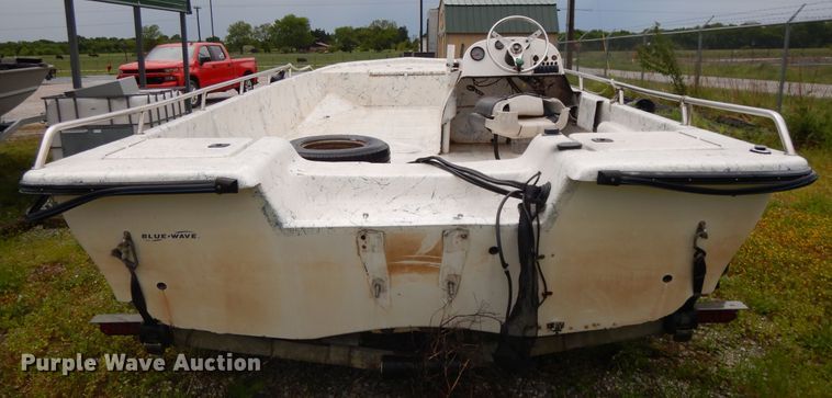 image for item DE5701 1999 Bluewave 22 Classic  boat