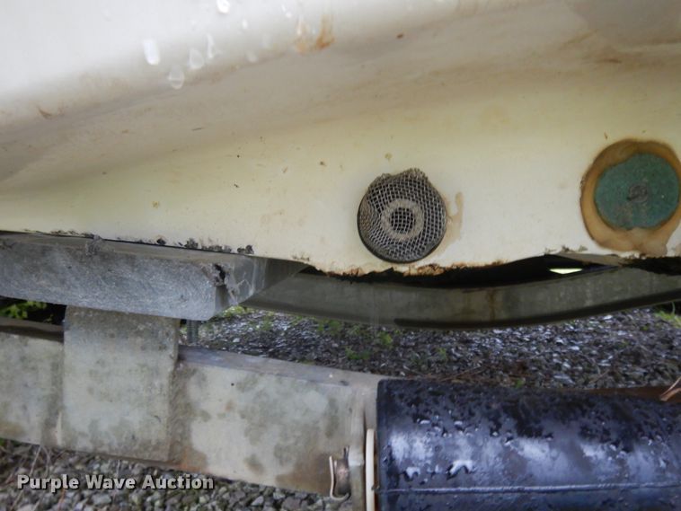 image for item DE5701 1999 Bluewave 22 Classic  boat