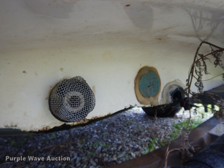 image for item DE5701 1999 Bluewave 22 Classic  boat