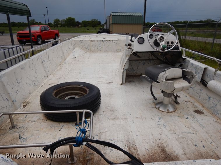 image for item DE5701 1999 Bluewave 22 Classic  boat