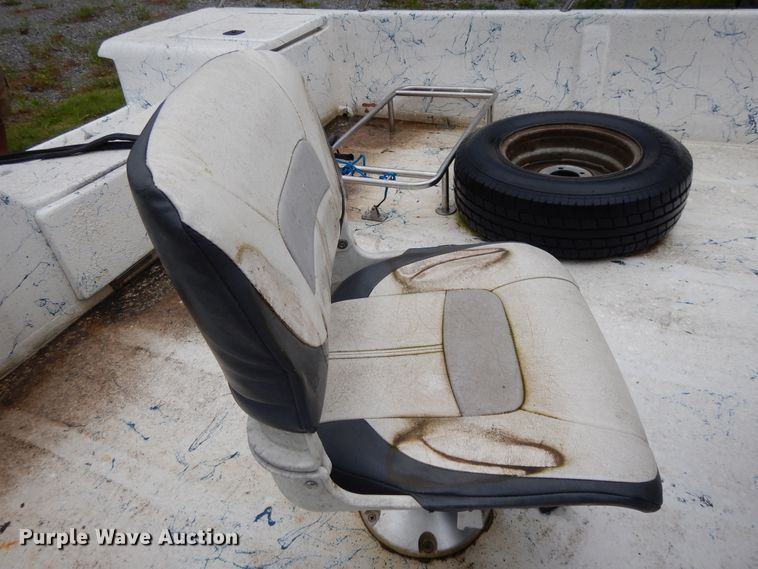 image for item DE5701 1999 Bluewave 22 Classic  boat