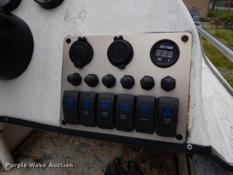 image for item DE5701 1999 Bluewave 22 Classic  boat