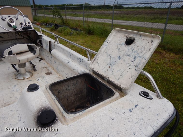 image for item DE5701 1999 Bluewave 22 Classic  boat